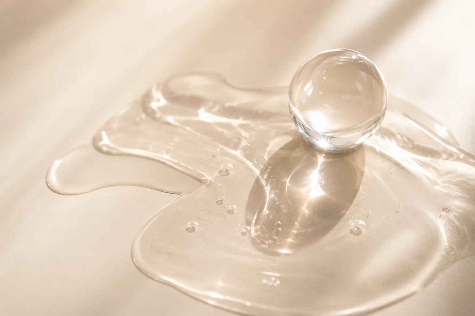Illustrasjon til artikkelen «Glass skin-produkter: hva du faktisk trenger — og i hvilken rekkefølge»